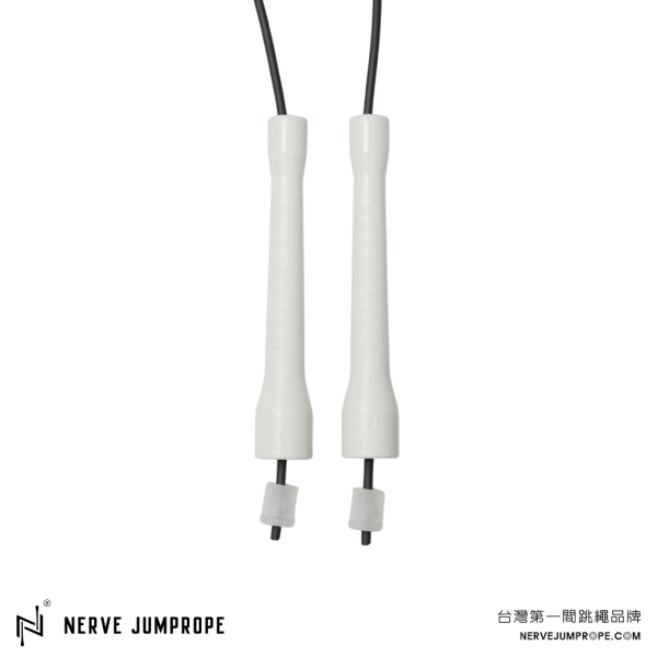 NERVE PVC速度跳繩 - 珍珠白(短把) 1.重量較輕
2.快速迴旋
3.工學握把
4.卡扣鐵片、設計不易捲繩
5.適合較進階繩人

跳繩、節拍繩、膠繩、運動跳繩、燃脂、跳繩運動、快速燃脂、跳繩健身、健身、有氧運動、有氧、有氧跳繩