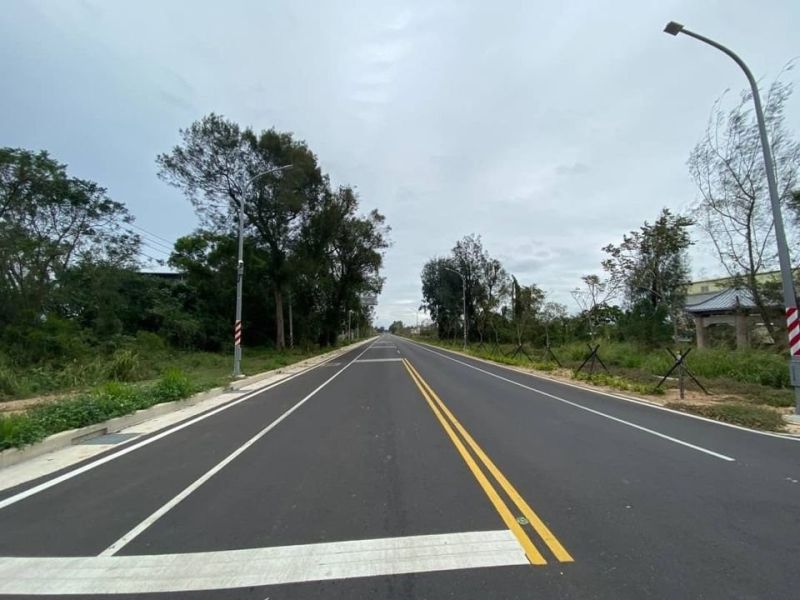 〖金湖大馬路第一排農地〗 