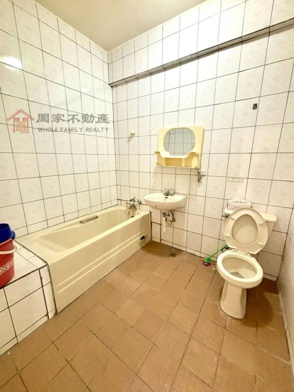 〖金城西海路三房公寓〗 