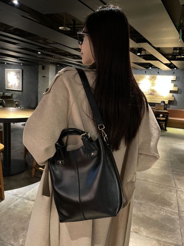 頭層牛皮大容量托特包新款真皮女包百搭植鞣牛皮手提斜背包 義式輕奢時尚真皮革 LIS019-216 台灣真皮包防水包,頂級手提包,設計師真皮夾,高品質小錢包,手工眼鏡袋零錢包,輕奢小掛袋側背包,精品皮包小方包,獨家女包後背包,免運斜背包,名牌包晚宴包