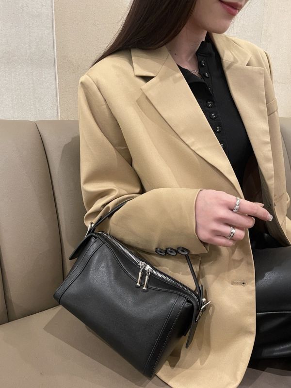 休閒百搭頭層小牛皮斜背包女網路爆紅時尚小方包高級感手提包 義式輕奢時尚真皮革 LIS033-856 台灣真皮包防水包,頂級手提包,設計師真皮夾,高品質小錢包,手工眼鏡袋零錢包,輕奢小掛袋側背包,精品皮包小方包,獨家女包後背包,免運斜背包,名牌包晚宴包