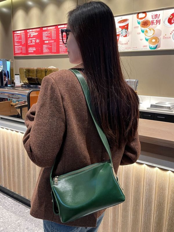 真皮女包復古植鞣牛皮枕頭包百搭頭層牛皮側背斜背包女 義式輕奢時尚真皮革 LIS034-839 台灣真皮包防水包,頂級手提包,設計師真皮夾,高品質小錢包,手工眼鏡袋零錢包,輕奢小掛袋側背包,精品皮包小方包,獨家女包後背包,免運斜背包,名牌包晚宴包