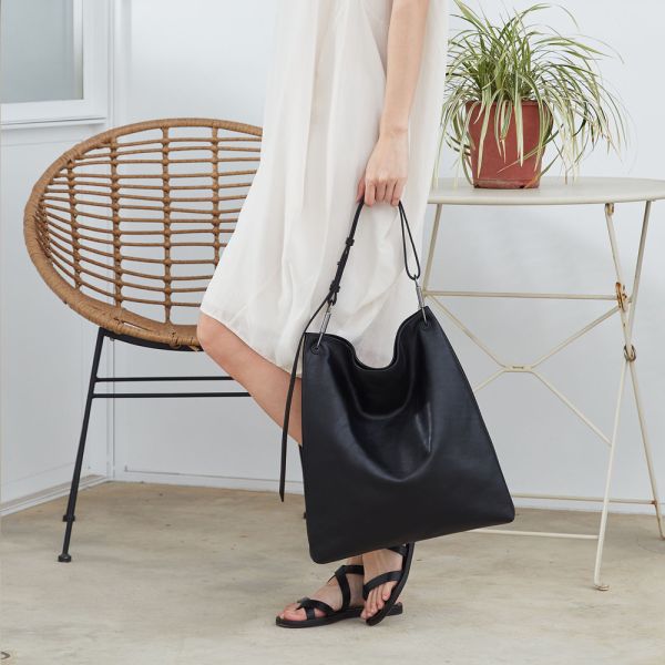 DTB｜Hobo 銳角三角側背包 - 黑 斜背,單肩,手提,方包,多用,設計大獎,中性,經典,優雅,真皮,原創,設計師,台灣設計,皮革,輕軟,質感,