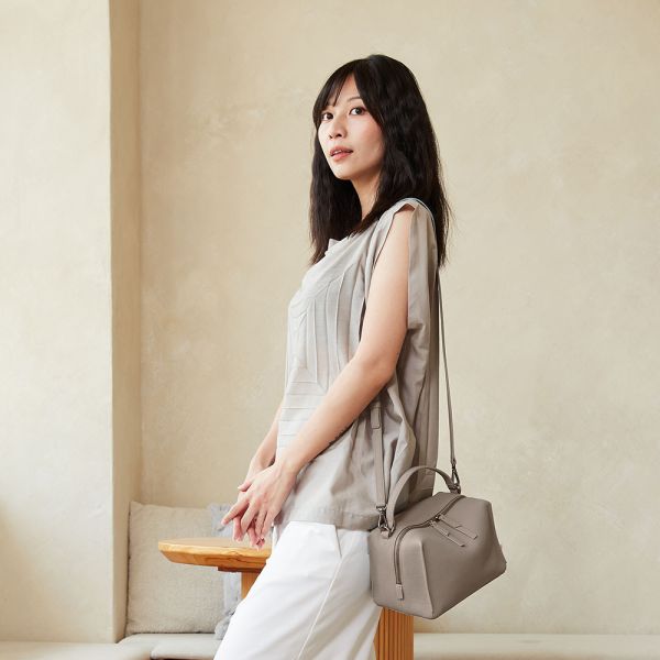 DTB｜Valley 迷你方型軟包 - 陶土棕 斜背,單肩,手提,方包,多用,設計大獎,中性,經典,優雅,真皮,原創,設計師,台灣設計,皮革,輕軟,質感,