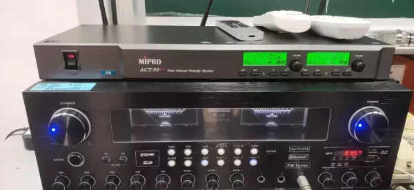 無線麥克風推薦與挑選技巧｜新手選購指南 無線麥克風,無線麥克風推薦,無線麥克風怎麼選,無線麥克風挑選,無線麥克風選購指南, 無線麥克風安裝, -無線麥克風頻段,UHF 無線麥克風,2.4G 無線麥克風,無線麥克風抗干擾,無線麥克風收訊距離,無線麥克風音質比較,無線麥克風延遲, 教學用無線麥克風,表演無線麥克風,公司簡報無線麥克風