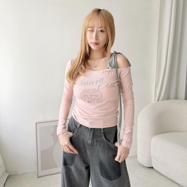 02斜肩假2件上衣 