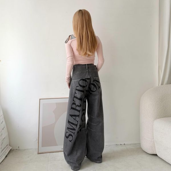 【514專屬】英文字彎刀牛仔褲 