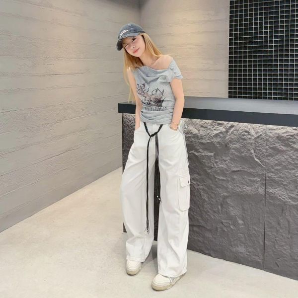 斜邊扭結塗鴉上衣 