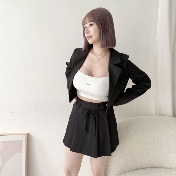 西裝外套百褶裙裝 