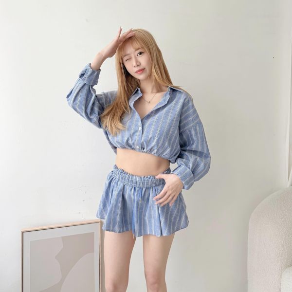 條紋襯衫傘裙裝 