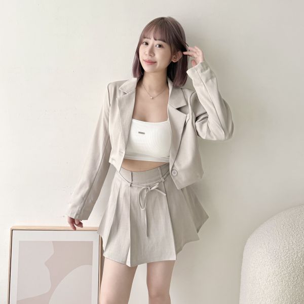 西裝外套百褶裙裝 