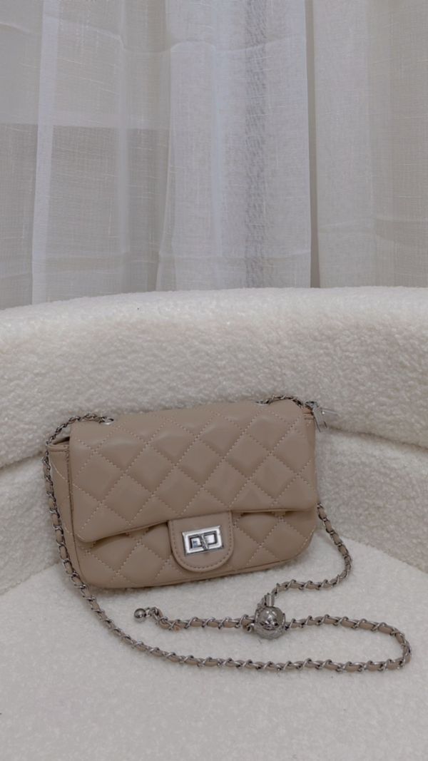 小香風銀鍊菱格包 