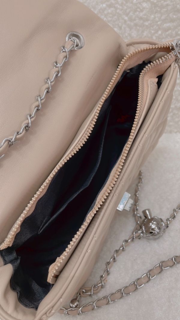 小香風銀鍊菱格包 