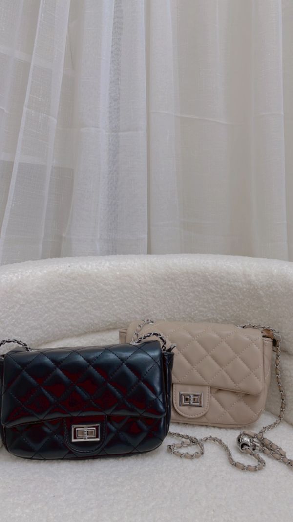 小香風銀鍊菱格包 