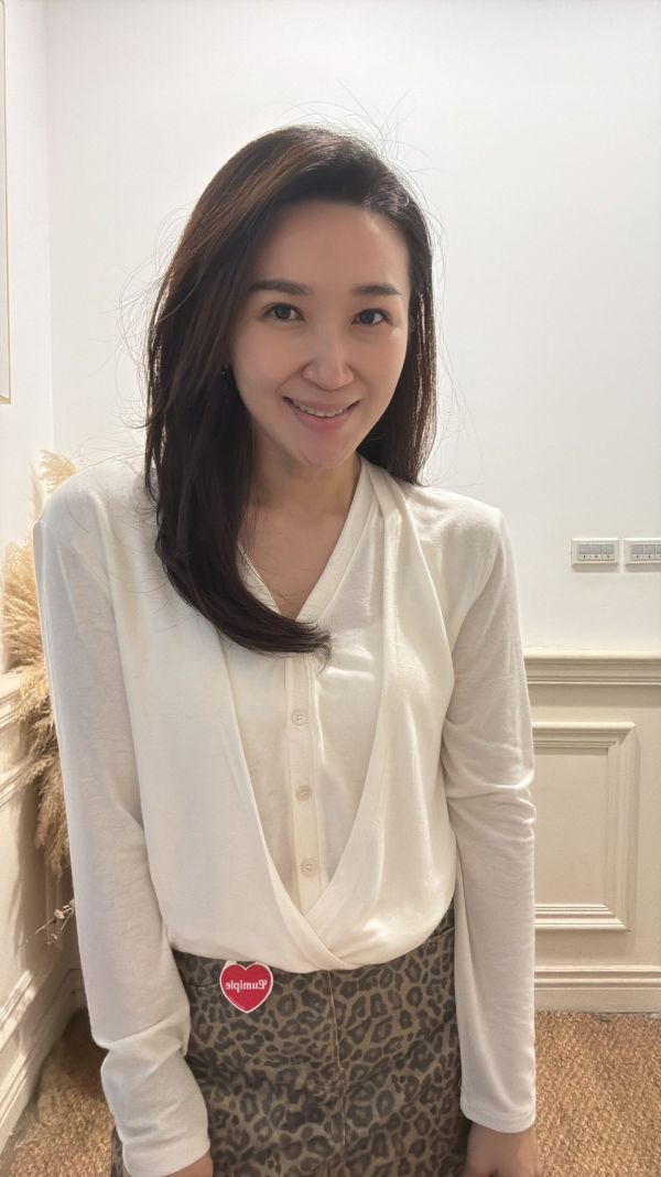 柔光綻放・交疊垂墜上衣 垂墜上衣,修身上衣,氣質女裝,百搭上衣,高雅穿搭,顯瘦上衣,秋冬新款上衣,品牌女裝