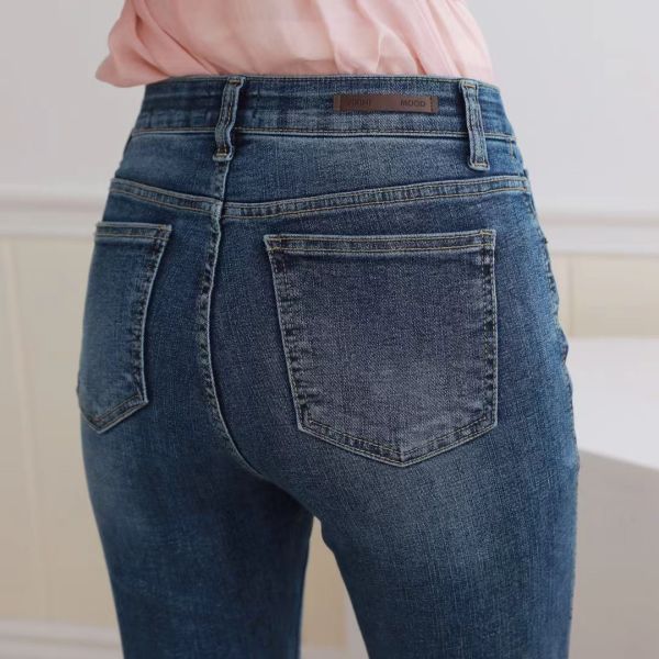 顯瘦微喇叭牛仔褲 微喇叭牛仔褲,高腰牛仔褲,韓系牛仔褲,顯瘦長褲,修身牛仔褲,提臀牛仔褲,顯高穿搭,秋冬牛仔褲,韓國女裝,百搭牛仔褲