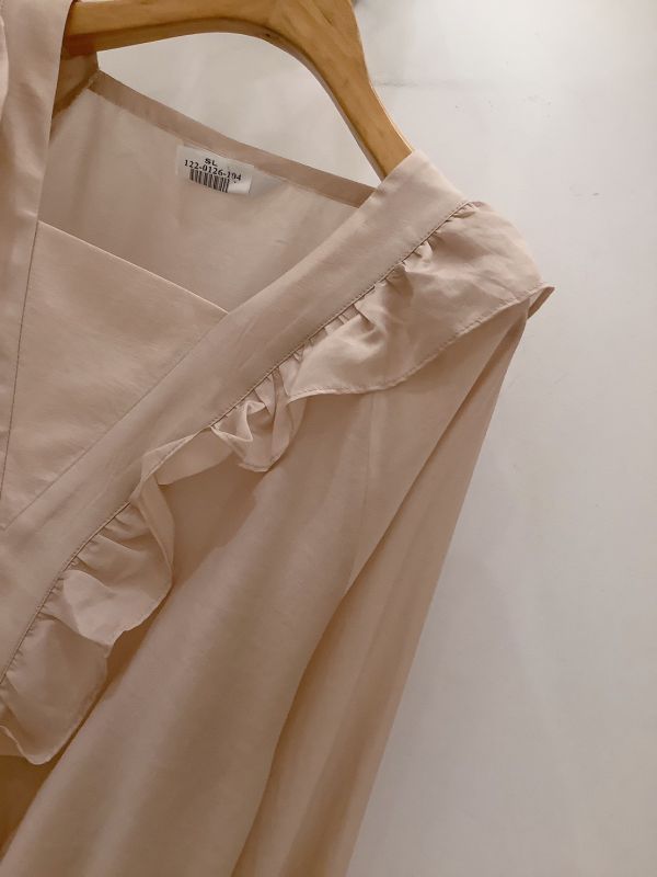 星語微光・荷葉光澤上衣 修身上衣,女裝新品,秋冬上衣推薦,優雅上衣,時尚女裝,法式浪漫穿搭