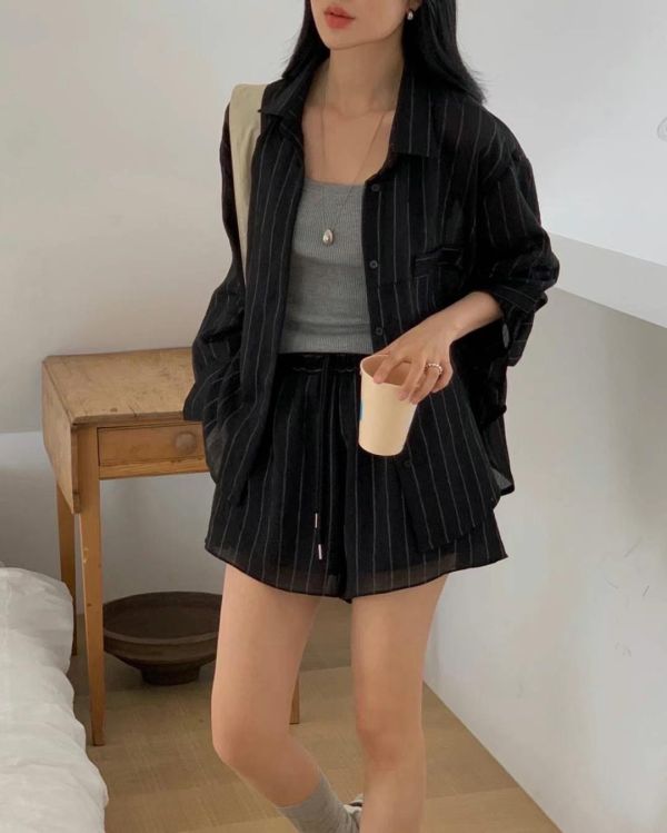 夏日慵懶條紋套裝 條紋套裝,夏季穿搭,文青居家服,寬鬆套裝,兩件式套裝,簡約風穿搭,氣質套裝,韓系穿搭