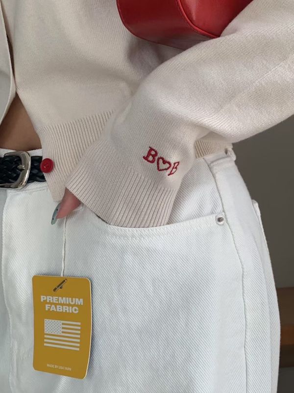 法式小眾刺繡針織罩衫 針織罩衫,刺繡針織衫,袖口刺繡,法式穿搭,小眾設計,秋冬外套,百搭針織,親膚上衣,氣質罩衫,文青風穿搭,韓系針織衫