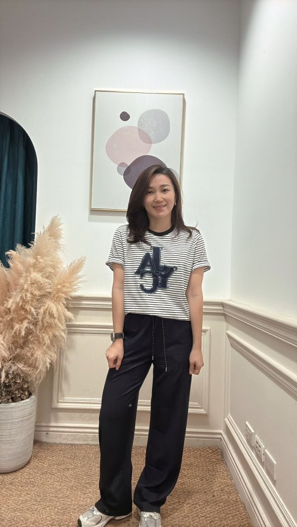 舒適條紋日常組合 條紋T恤, 韓系穿搭, 抽繩長褲, 休閒穿搭, 日常穿搭, 簡約風格, 韓系休閒, 居家穿搭, 寬鬆褲裝, 夏日套裝