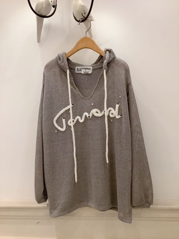 溫柔灰系慵懶針織衫 灰色針織衫,韓系連帽上衣,秋冬針織上衣,慵懶風穿搭,針織連帽衫,寬鬆針織上衣,韓系女裝,日常休閒穿搭,氣質針織衫