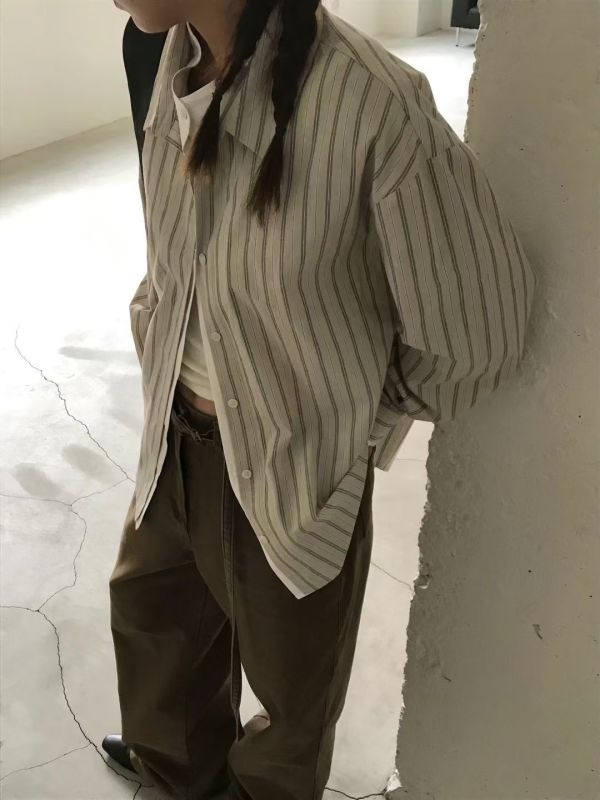 晨霧條序襯衫 條紋襯衫,韓系襯衫,設計感襯衫,藍白襯衫,對比領襯衫,寬鬆襯衫,知性襯衫,時髦襯衫