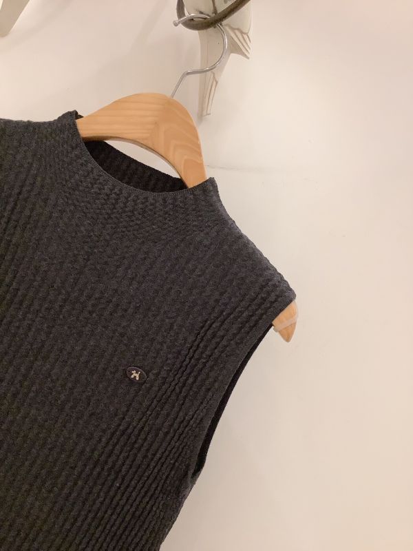 柔紋細織高領無袖上衣 無袖上衣,針織背心,高領上衣,韓系穿搭,羅紋針織,秋冬上衣,質感女裝,百搭上衣,韓國女裝,簡約風上衣