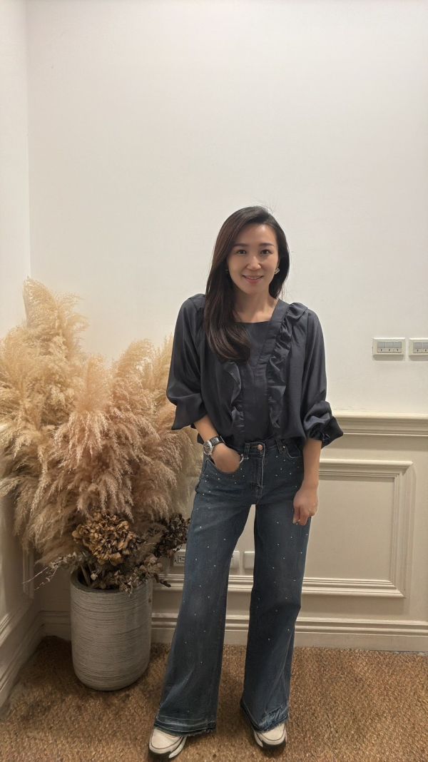 星語微光・荷葉光澤上衣 修身上衣,女裝新品,秋冬上衣推薦,優雅上衣,時尚女裝,法式浪漫穿搭