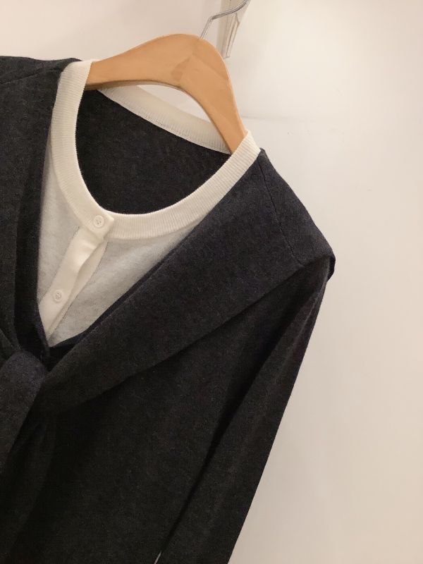 柔糸氣息・綁帶領針織上衣 針織上衣,綁帶上衣,領結上衣,氣質針織衫,秋冬上衣,百搭上衣,通勤穿搭,日系女裝,品牌女裝,氣質穿搭