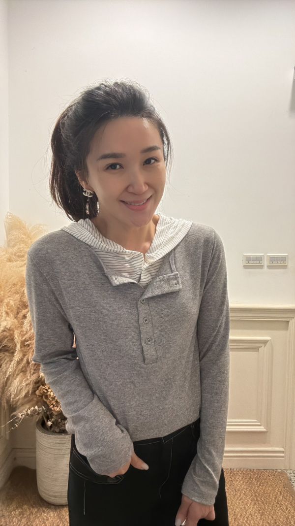 雙領層次設計針織上衣 雙領上衣,層次針織上衣,灰色針織衫,韓系上衣,氣質女裝,秋冬針織上衣,通勤穿搭,百搭上衣