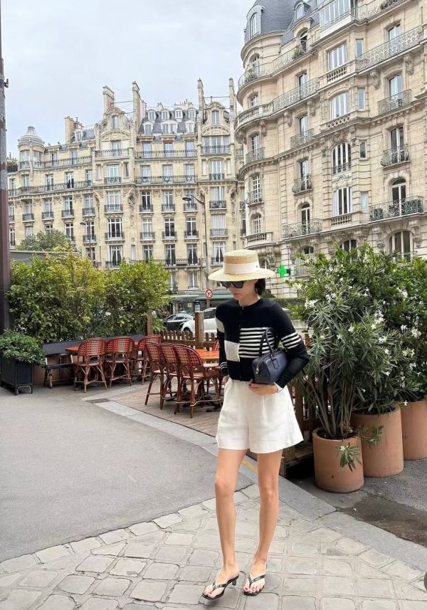 幾何鏤空針織上衣 鏤空針織上衣,條紋針織,拼接針織,設計感上衣,設計感針織,秋冬上衣,極簡針織,韓系針織,質感女裝