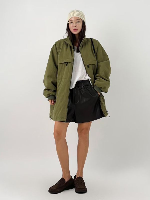 霧光柔皮短褲 皮短褲,霧面皮革,高質感短褲,挺版剪裁,鬆緊腰短褲,時尚皮褲,秋冬短褲,正韓皮褲,街頭穿搭,俐落風格