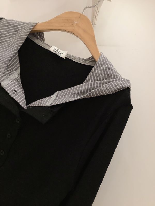 雙領層次設計針織上衣 雙領上衣,層次針織上衣,灰色針織衫,韓系上衣,氣質女裝,秋冬針織上衣,通勤穿搭,百搭上衣