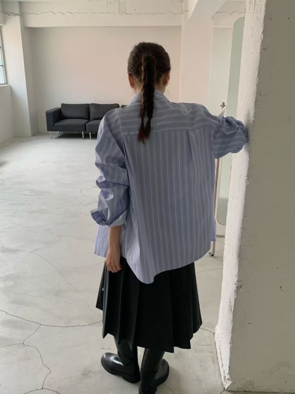 晨霧條序襯衫 條紋襯衫,韓系襯衫,設計感襯衫,藍白襯衫,對比領襯衫,寬鬆襯衫,知性襯衫,時髦襯衫