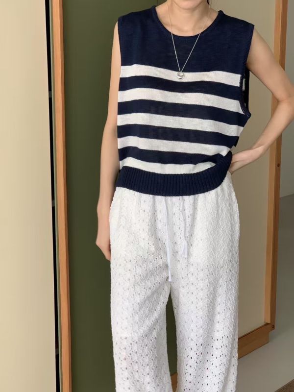 日系簡約針織背心 針織背心,日系穿搭,簡約風上衣,百搭背心,無袖針織衫,親膚針織單品,輕盈上衣,夏季內搭,素色背心,日系簡約風