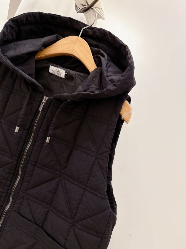 輕暖立體菱格鋪棉連帽背心 鋪棉背心,連帽背心,菱格背心,鋪棉外套,無袖外套,冬季背心,保暖背心,女裝背心,修飾版型背心