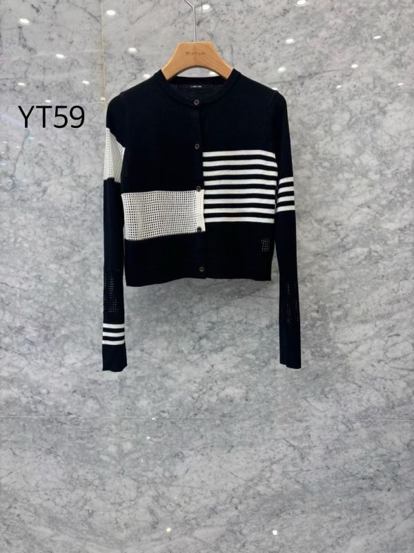 幾何鏤空針織上衣 鏤空針織上衣,條紋針織,拼接針織,設計感上衣,設計感針織,秋冬上衣,極簡針織,韓系針織,質感女裝