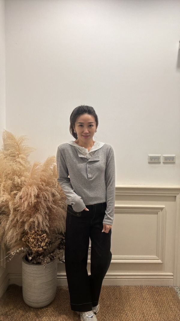 雙領層次設計針織上衣 雙領上衣,層次針織上衣,灰色針織衫,韓系上衣,氣質女裝,秋冬針織上衣,通勤穿搭,百搭上衣