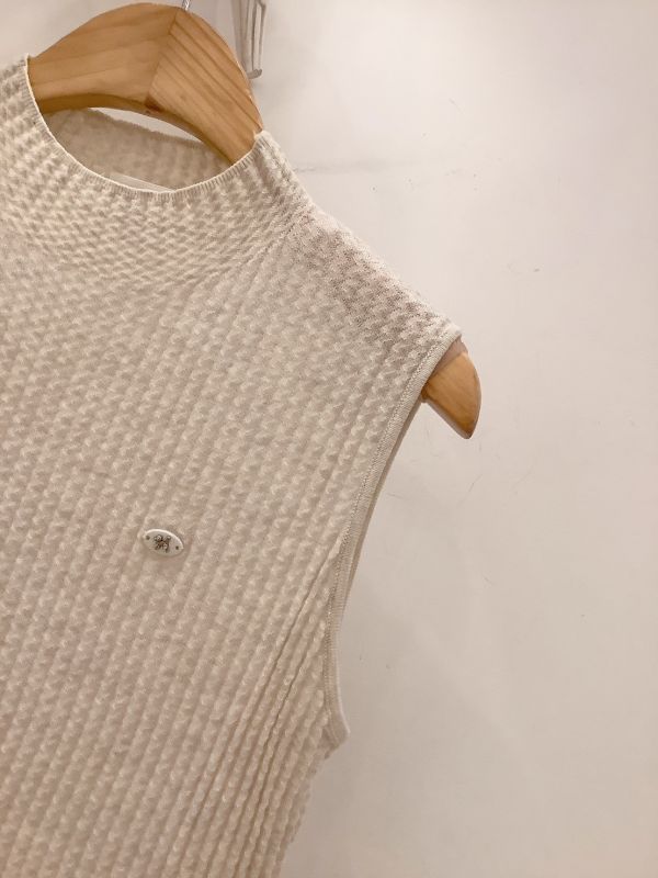 柔紋細織高領無袖上衣 無袖上衣,針織背心,高領上衣,韓系穿搭,羅紋針織,秋冬上衣,質感女裝,百搭上衣,韓國女裝,簡約風上衣