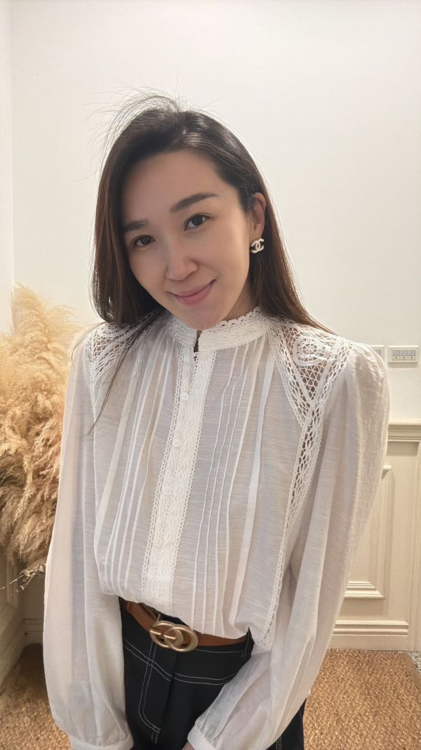 法式蕾絲拼接立領襯衫 法式蕾絲襯衫,韓系上衣,氣質襯衫,浪漫襯衫,蕾絲長袖襯衫,優雅女裝,秋冬上衣,復古風襯衫