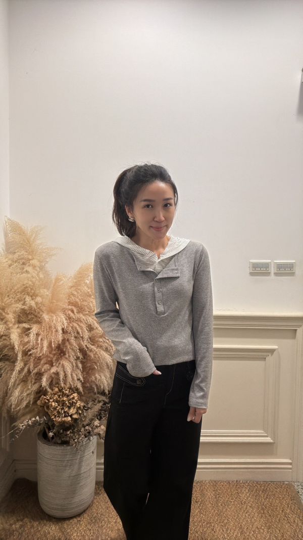 雙領層次設計針織上衣 雙領上衣,層次針織上衣,灰色針織衫,韓系上衣,氣質女裝,秋冬針織上衣,通勤穿搭,百搭上衣