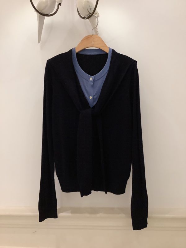 柔糸氣息・綁帶領針織上衣 針織上衣,綁帶上衣,領結上衣,氣質針織衫,秋冬上衣,百搭上衣,通勤穿搭,日系女裝,品牌女裝,氣質穿搭