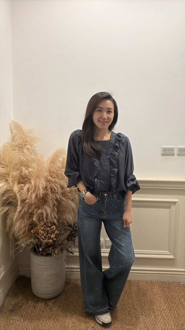 星語微光・荷葉光澤上衣 修身上衣,女裝新品,秋冬上衣推薦,優雅上衣,時尚女裝,法式浪漫穿搭