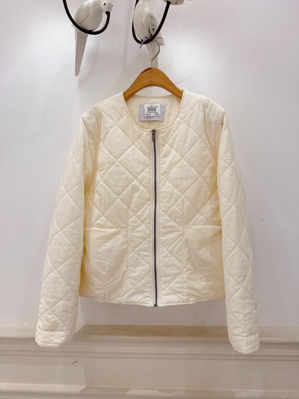 輕暖菱格立體鋪棉拉鍊外套 鋪棉外套,菱格外套,短版外套,保暖外套,百搭外套,冬季外套,輕量外套,日常外套,通勤外套