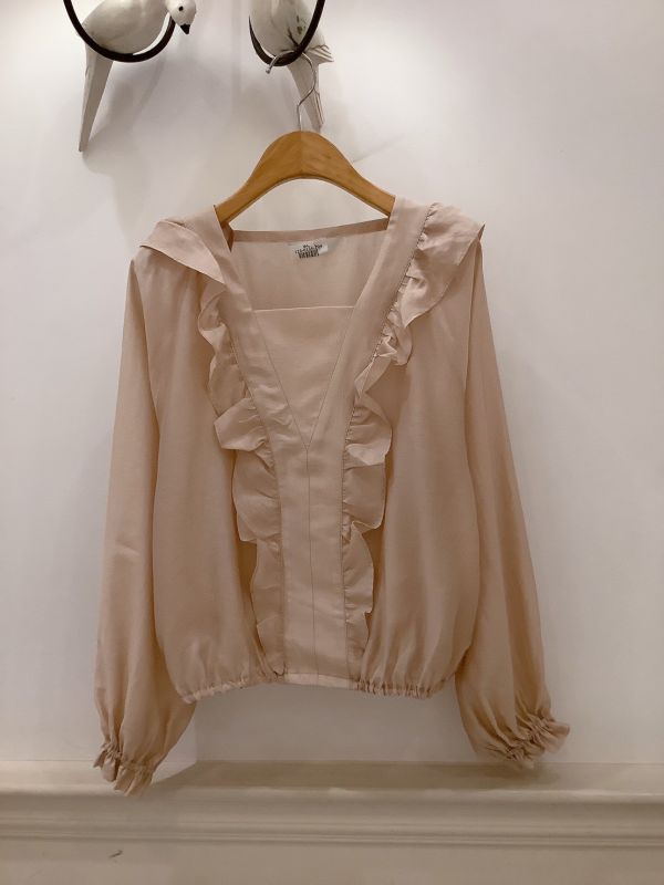 星語微光・荷葉光澤上衣 修身上衣,女裝新品,秋冬上衣推薦,優雅上衣,時尚女裝,法式浪漫穿搭