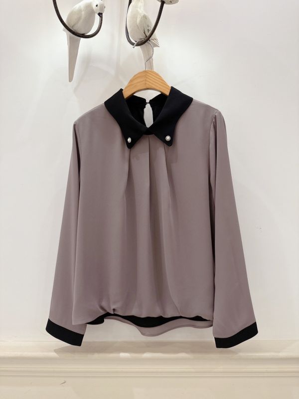 珍珠扣微澎落肩雪紡上衣 雪紡上衣,拼接領上衣,珍珠扣上衣,氣質上衣,通勤上衣,修飾版型上衣,百搭上衣,秋冬上衣