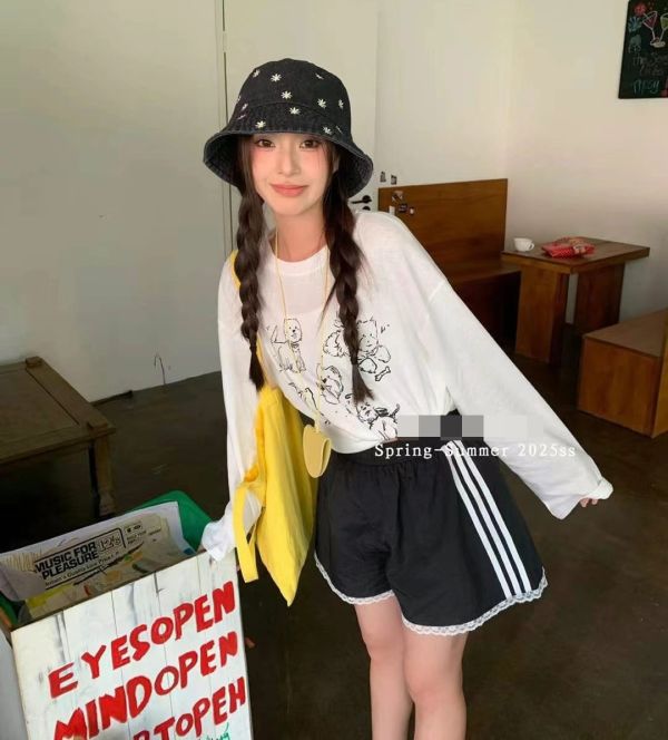 Le molt 運動蕾絲鑲邊短褲 運動風短褲,蕾絲短褲,拼接短褲,側邊條紋短褲,彈性腰短褲,輕鬆短褲,休閒短褲,春夏短褲,女款短褲,甜美運動褲
