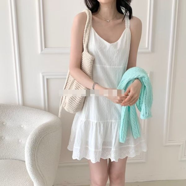 Le molt 夏日蕾絲洋裝 夏日洋裝,蕾絲洋裝,韓系穿搭,清新洋裝,吊帶洋裝推薦,氣質洋裝,夏季洋裝