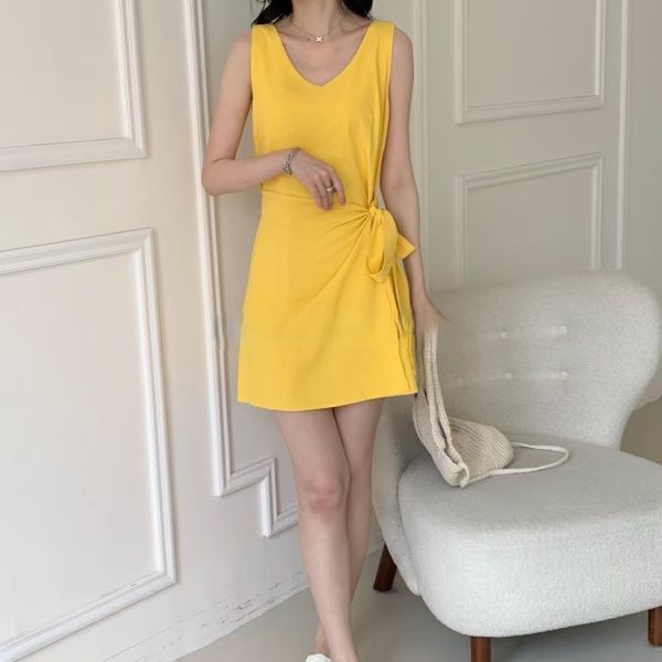 Le molt 俐落夏光無袖短洋裝 袖短洋裝