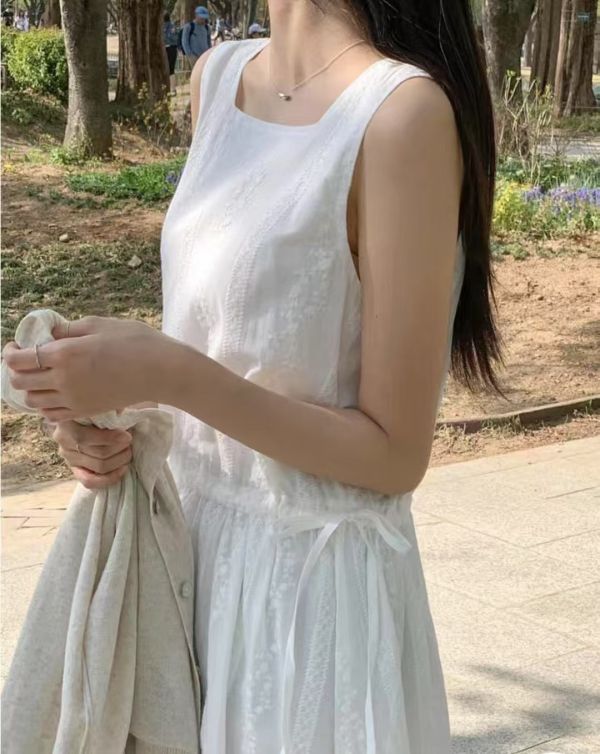 Le molt 白日午後綁帶長洋裝 白色洋裝,綁帶長洋裝,春夏長裙,文青洋裝,無袖連身裙,氣質穿搭,韓系洋裝,簡約風洋裝,渡假洋裝,女神系洋裝,收腰設計裙子